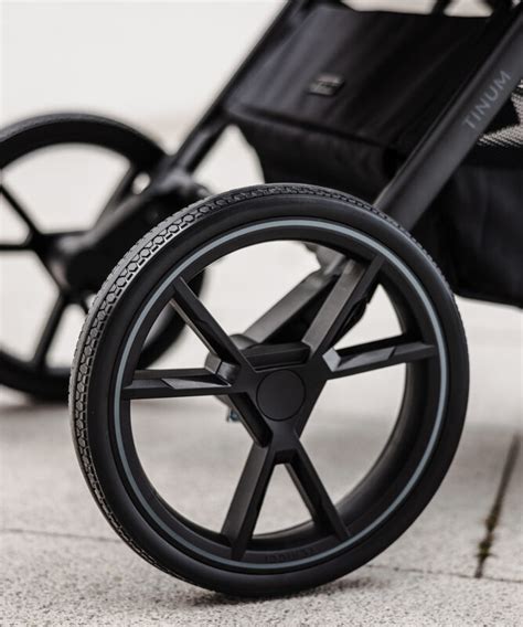 Detail kolieska kočíka Venicci