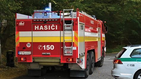 Hasiči zasahujú pri požiari