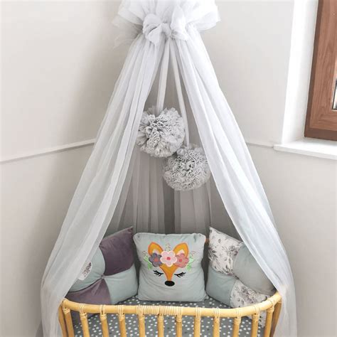 Šifónový baldachýn nad postieľkou