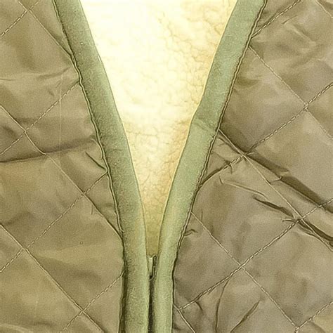 Ilustrácia správneho prania fusaku z ovčieho rúna