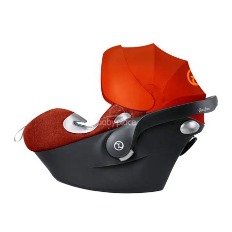 Autosedačka Cybex Aton Q pripevnená na kočík