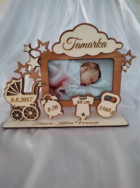 Drevený fotorámik pre novorodeniatko: Štýlová spomienka na prvé okamihy