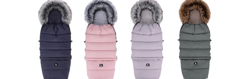 Ilustrácia zimného fusaku s dieťaťom