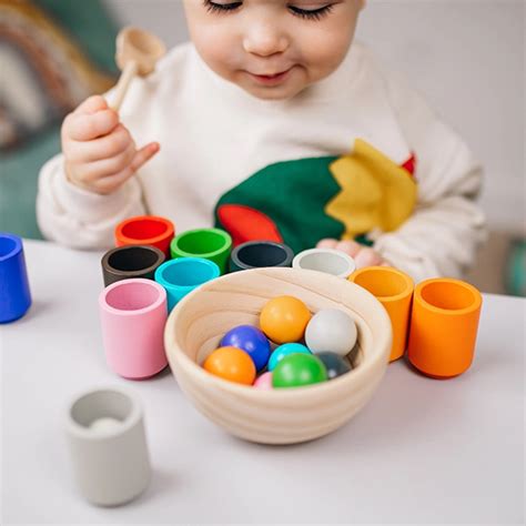 Montessori hračky pre stimuláciu dieťaťa