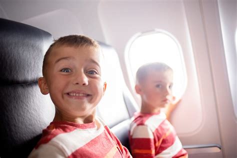 Cestovanie s 4-ročným dieťaťom lietadlom: Kompletný sprievodca