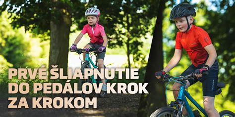 Dieťa jazdiace na bicykli bez pomocných koliesok