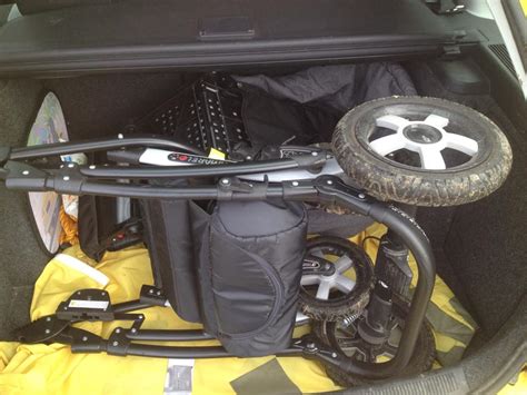 Skladnosť kočíka Camarelo Sevilla (Malaga) v aute Škoda Fabia Combi