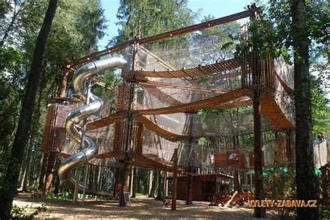 Lanový park v korunách stromov