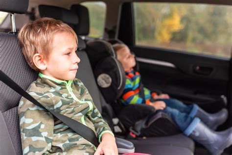 Bezpečná preprava detí: Všetko o autosedačkách a podsedákoch