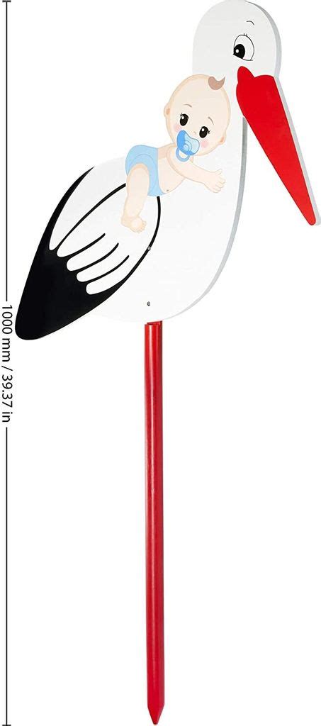 drevený bocian s bábätkom ako dekorácia