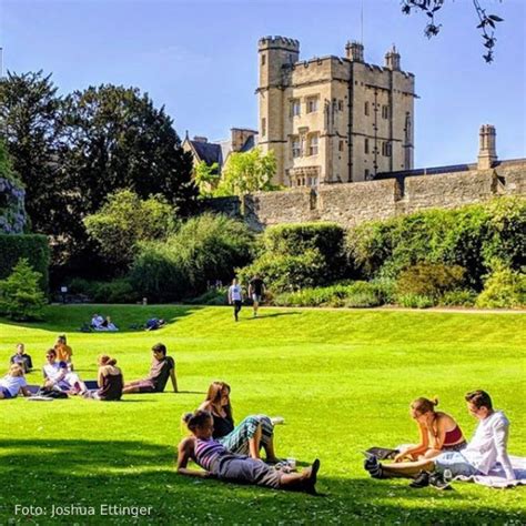 Rodinné prídavky a štúdium na vysokej škole v zahraničí: Kompletný sprievodca