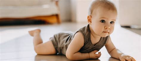 Vývoj dieťaťa v 7. mesiaci: Strava, spánok, motorika a sociálny rozvoj