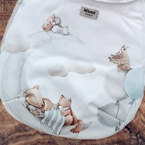 Ilustrácia kočíka ako motív na etikete