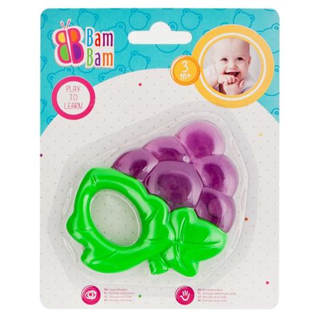 Bábätko si prehryzáva hračku počas prerezávania zúbkov