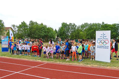 Deti súťažiace na atletickej olympiáde