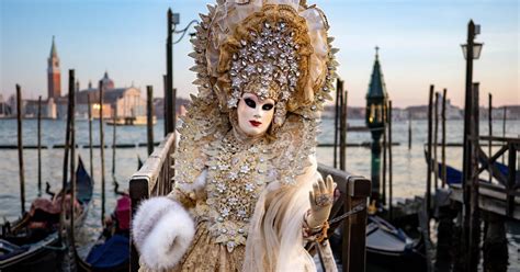 Deti v kostýmoch na karnevale