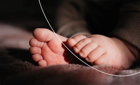 Náhradné materstvo na Slovensku: legislatíva, prax a etické dilemy