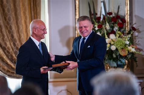 Archívna fotografia Alexandra Dubčeka na tribúne