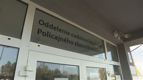 Ilustrácia procesu podania žiadosti na cudzineckej polícii