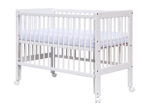 Postieľka so sťahovacím bokom: praktický pomocník pre rodičov