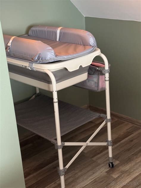 Prebaľovací pult s vaničkou: Praktický pomocník pre starostlivosť o bábätko