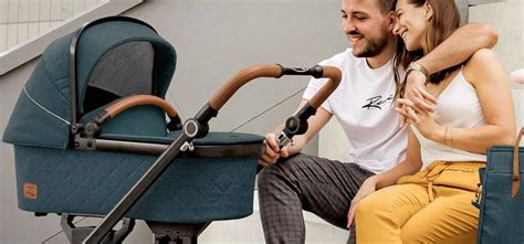 Ilustrácia prázdneho a plného detského kočíka