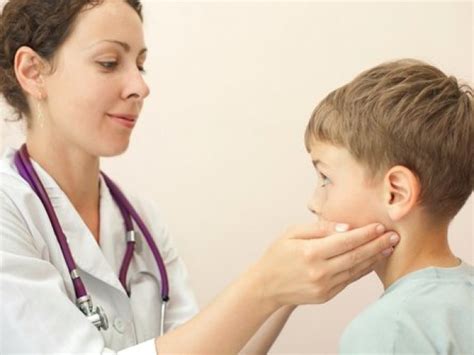 Detský lekár a dieťa