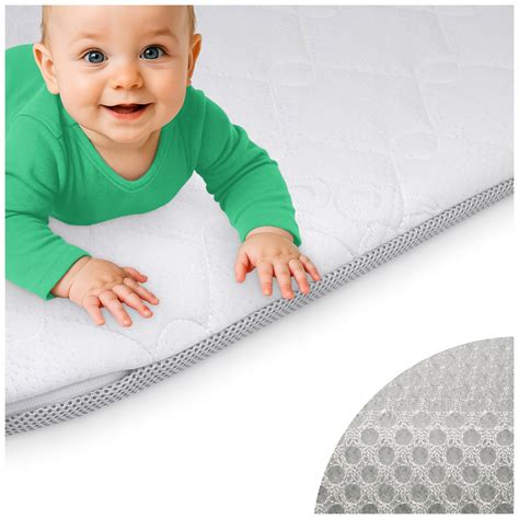 Detailný záber na konštrukciu cestovnej postieľky CAM