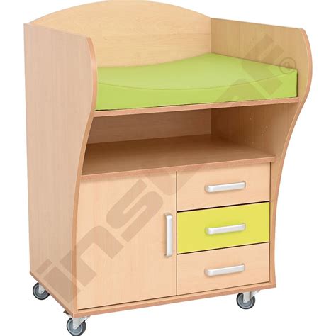 Ilustrácia prebaľovacieho pultu na cestovnej postieľke