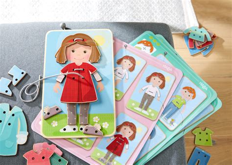 Dieťa sa učí obliekať