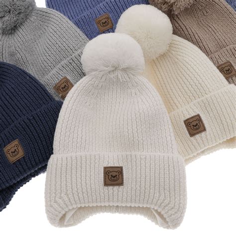 Detské čiapky rôznych farieb a štýlov