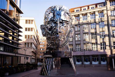 Embryo_sculpture_prague.jpg
