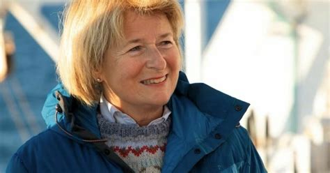Infografika: Dráha kariéry Anny K. a Anne Husebekk vo vede a akademickej politike