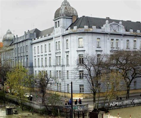 Budova Filozofickej fakulty Univerzity Komenského v Bratislave