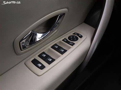 Podrobnosti výbavy: LED, audio, kožené sedačky
