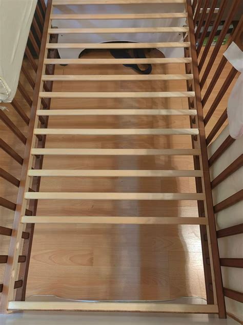 Nastaviteľný rošt detskej postieľky