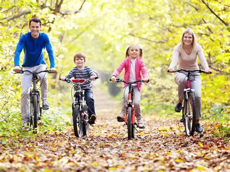 Fotografia rodiny pri výbere detského bicykla