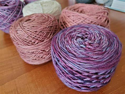 Ilustračná infografika: materiály pre bolerko (biobavlna, merino vlna, syntetické vlákna)