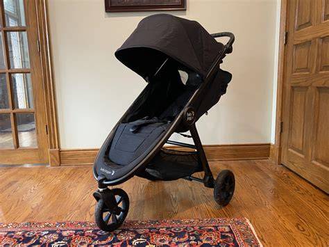 Infografika: porovnanie modelov Britax B‑Motion 4 a Baby Jogger City Mini GT2