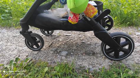 Porovnanie koliesok kočíka pre mesto a terén