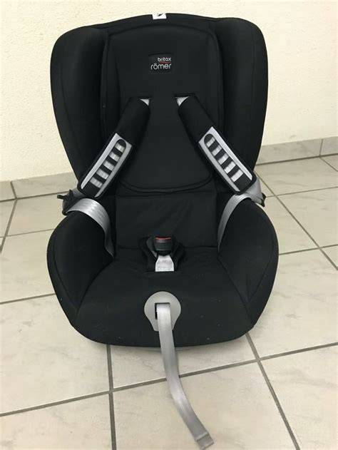 Infografika: Porovnanie kategórií autosedačiek Britax Römer (0-13 kg, 9-18 kg, 15-36 kg, i-Size) a hlavné bezpečnostné prvky