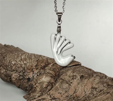 Šperk so symbolikou troch drahokamov