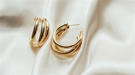 Šperk z troch druhov zlata