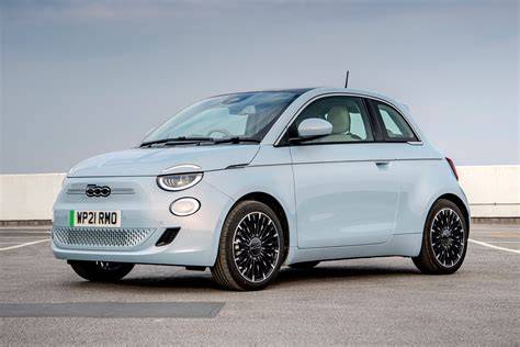 Infografika: Fiat 500 Electric technické špecifikácie a jazdné režimy