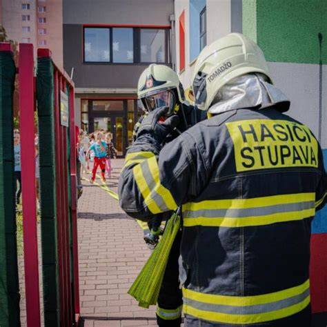 Fotografia spustenia záchranných operácií a manifest záchrany detí