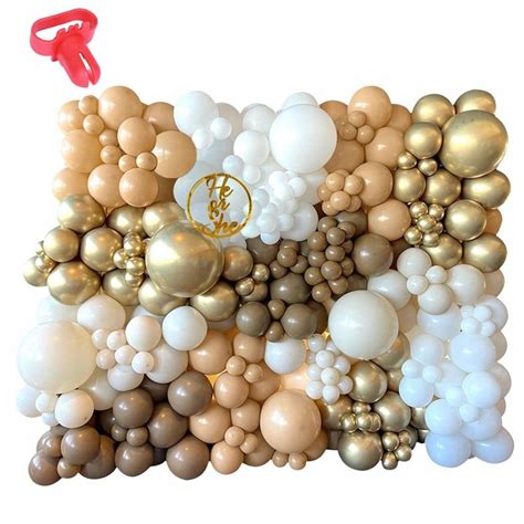 Príklady rôznych pozadí pre fotokútik: balónová stena, látkové závesy so svetelnými reťazami, personalizovaný banner