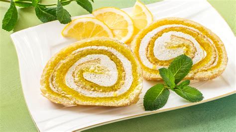Zdobená citrónová roláda