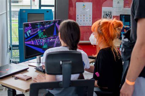 študentské tímy pracujúce na prototypoch hier