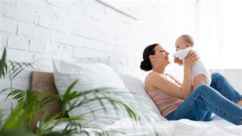 Pretáčanie bábätka: Kedy a ako podporiť tento dôležitý míľnik