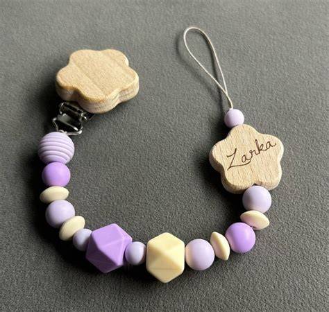 Obrázok ukazujúci farebné detské pohľadnice s možnosťou personalizácie